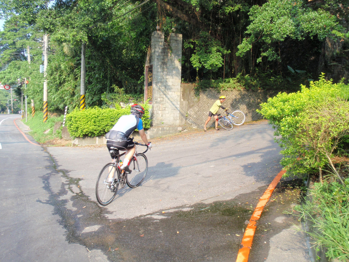 7:55am  右轉玉山路陡坡