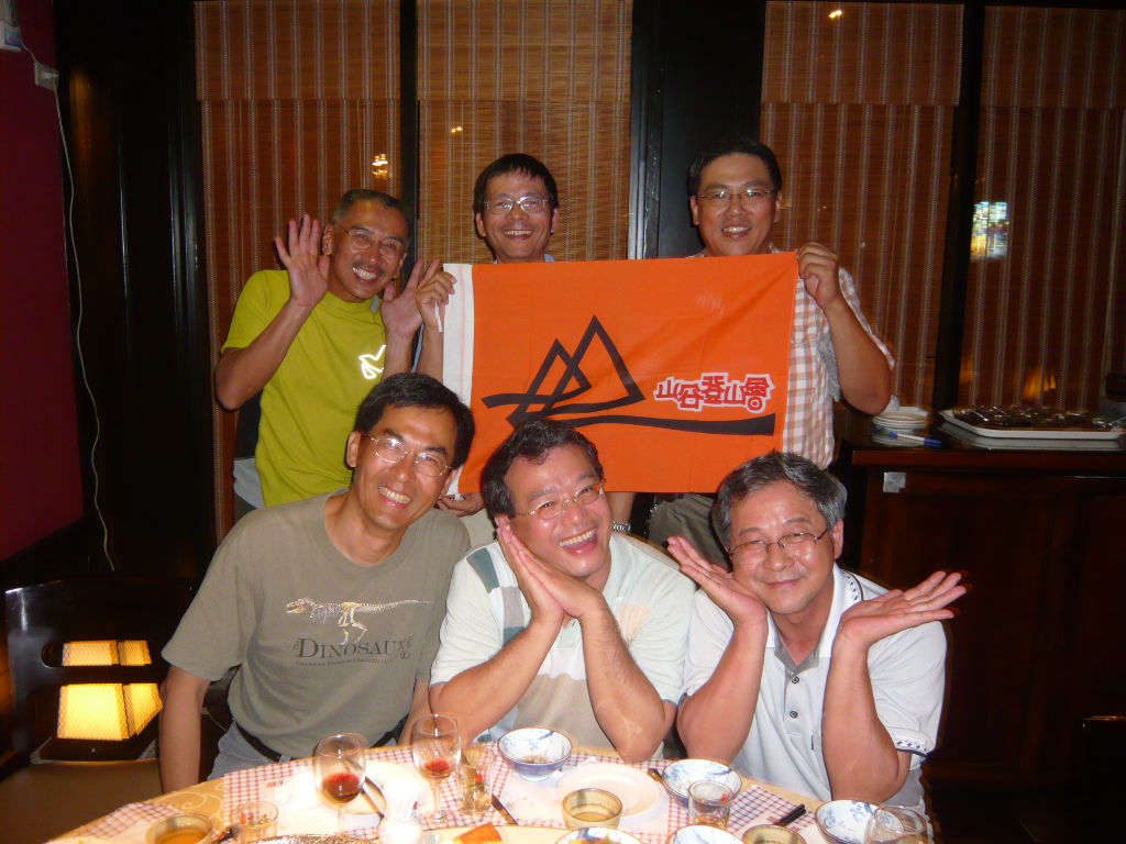 只好裝可愛囉!