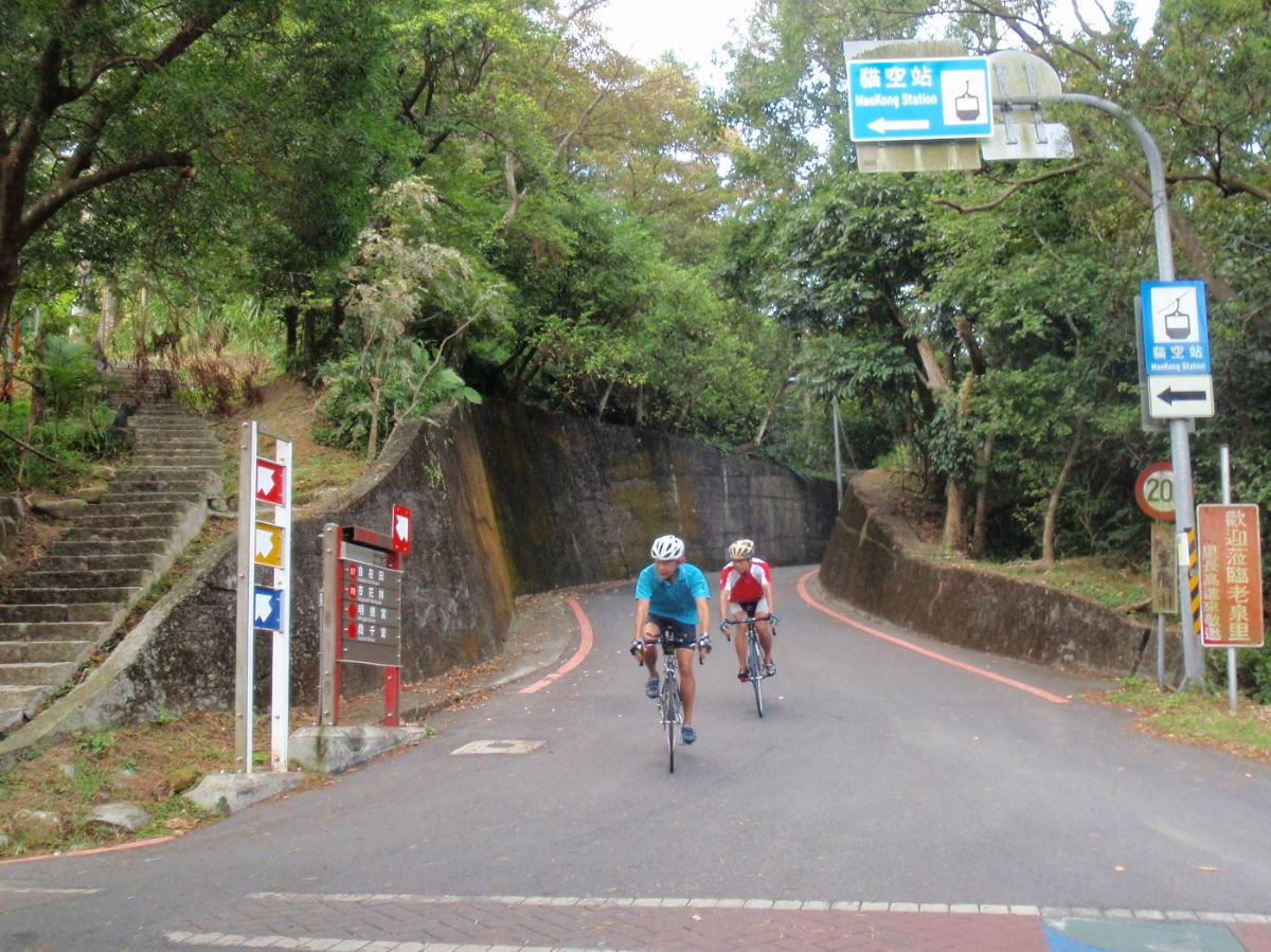 AM6:25 抵達老泉里叉路口, 取右往貓空站