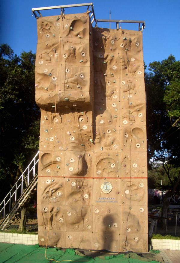 福和岩場, 寬4m, 高8.5m. 左邊有一階梯可以走到岩場頂端架澠.