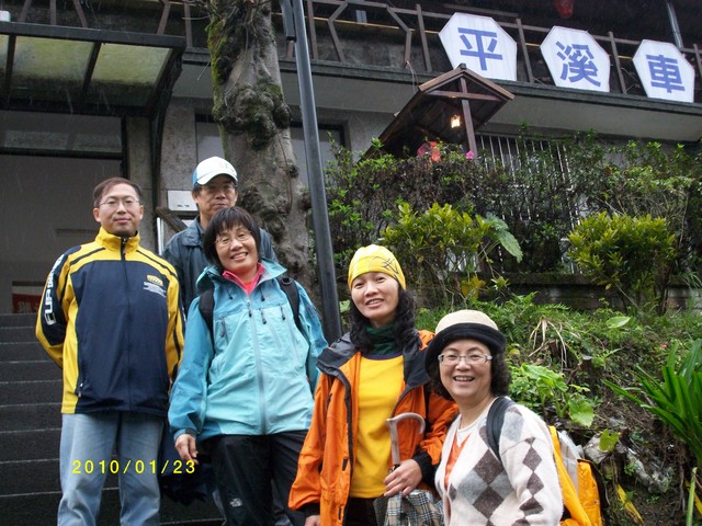 爬完山，改當觀光客遊平溪