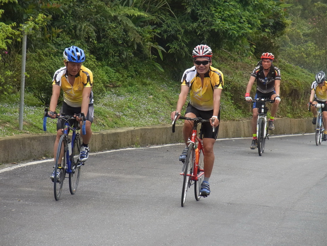爬雙泰產業道路中