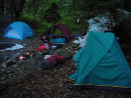 營地的清晨 右前方這頂就是鴨子與雲仔辛苦替我背上來的帳篷