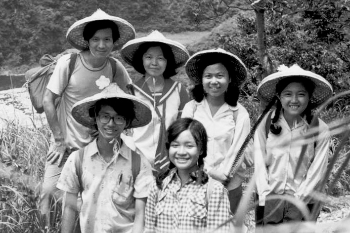 1975多納家合照
李鎮樟 李美夏 李淑蓉 蕭萌區 
鄭益謙 田秋瑾
(蘇慧娟 林美智 方宏基 沒入鏡， 方宏基可能是攝影師)