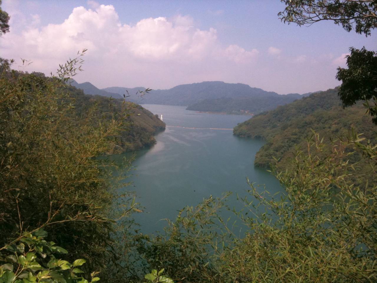 AM10:45 羅馬公路上唯一一次停下來拍的石門水庫風景!