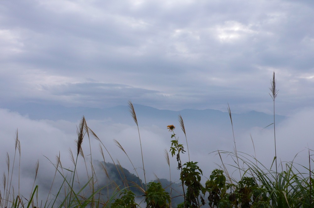登頂馬拉邦山，可惜雲霧遮住了雪霸稜線