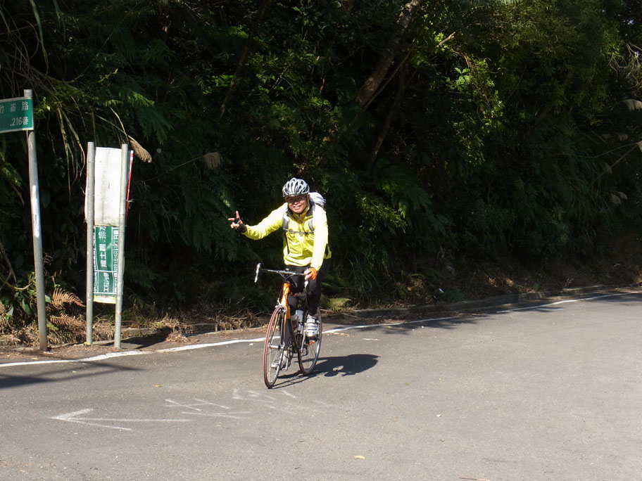 明聰學長抵達216巷叉路口