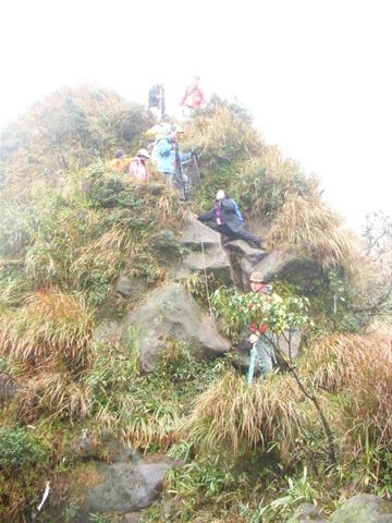 對面山頭好像海上浮仙山，極富詩意禪思。