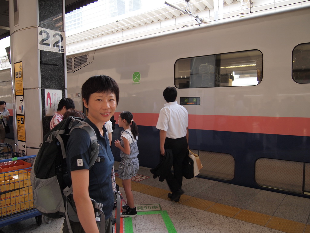 從東京開始坐兩層樓的新幹線開始一路轉車到富山縣室堂
