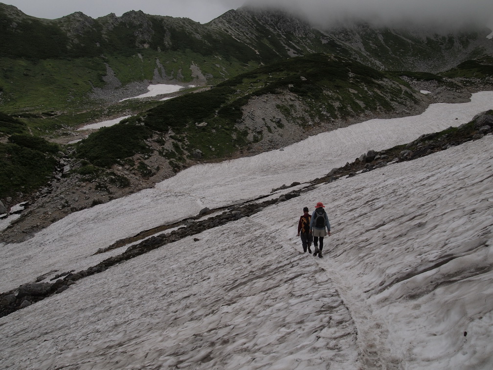 下山路線會經過一雪坡