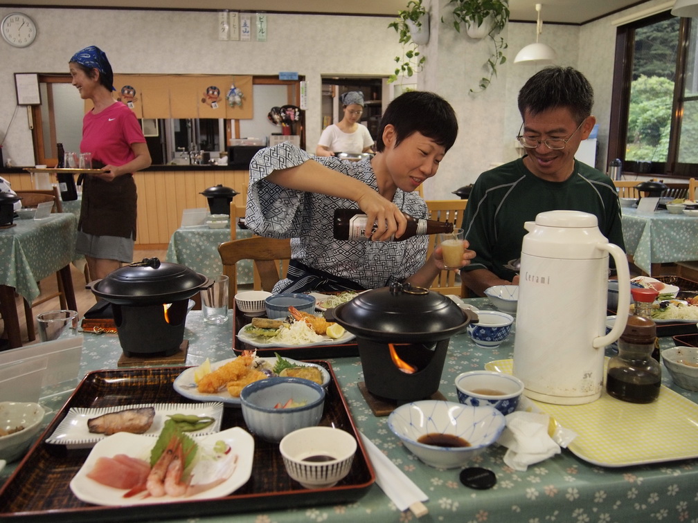 下山後住在立山車站附近的溫泉旅館，吃大餐，泡溫泉!