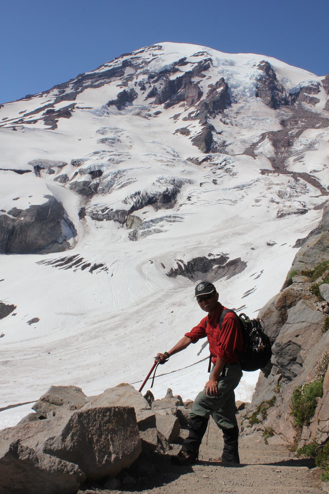 Eric 學長, Nisqually Glacier, and Mt. Rainier