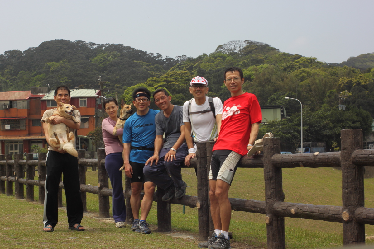 下山回到大湖山莊公園合照