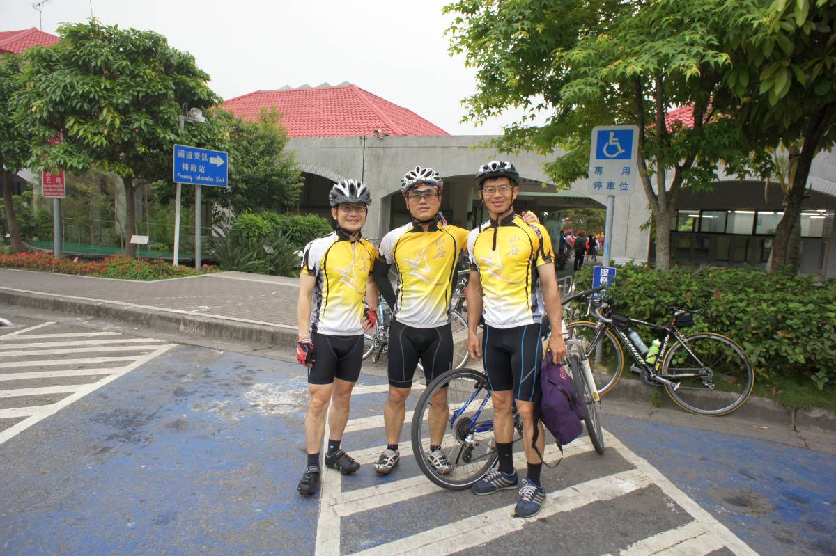 7:00am 石碇休息站與阿佑學長會合