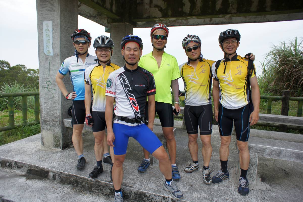 10:10am 抵達106縣道最高點附近的涼亭
