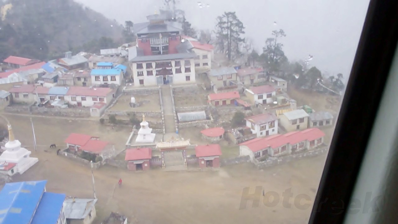 飛過 Tengboche