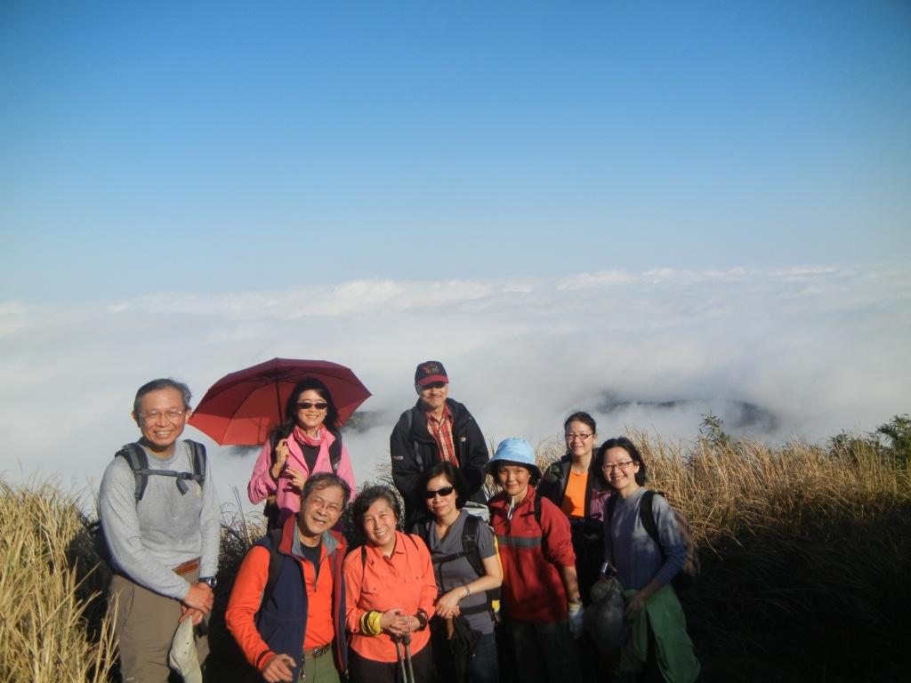 登山打傘，你見過嗎？