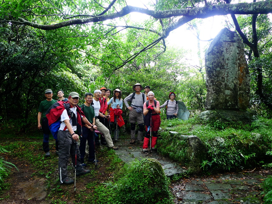 0715從小六終點站清天宮出發，0810來到太子碑，明聰學長為我們解說這碑的由來
