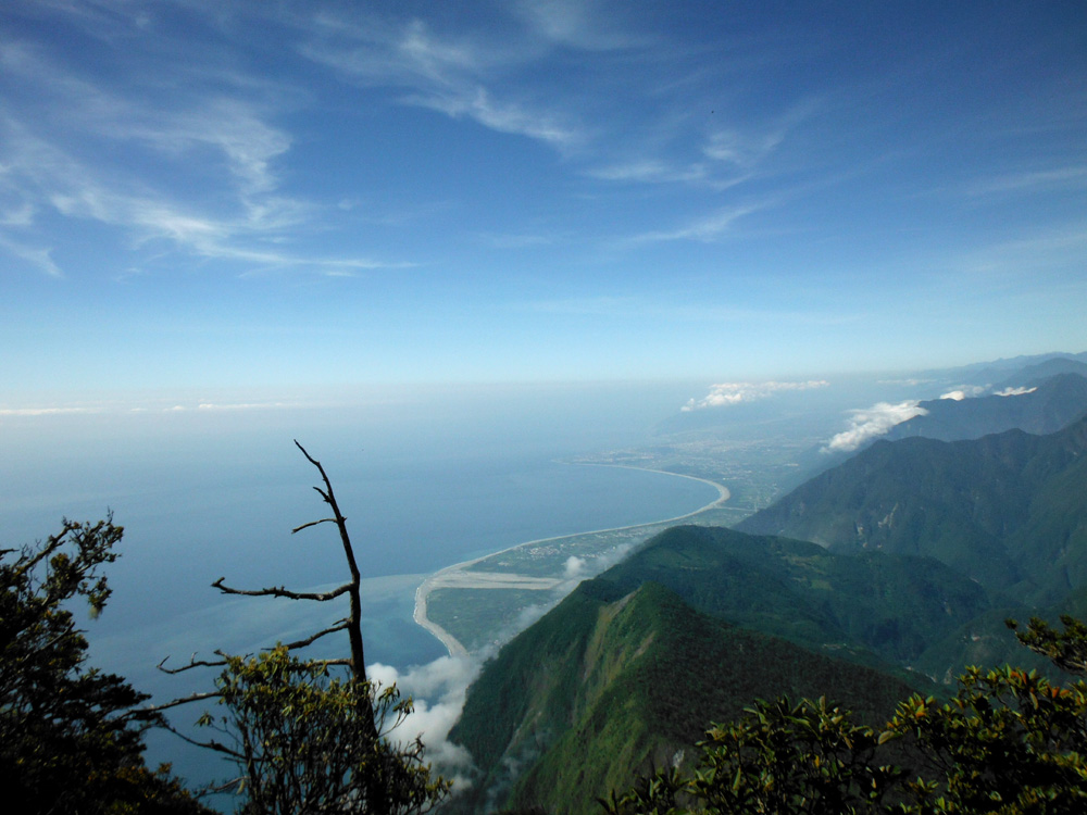 在山頂望大海