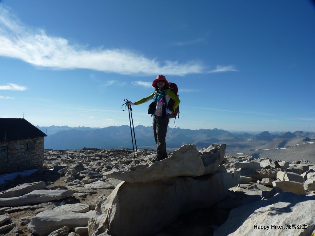 站在美國本土最高峰, Mt. Whitney, (John Muir Trial 最高的一點)