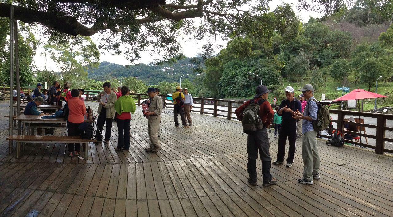 到達樟山寺下的登山口 (飛龍步道)