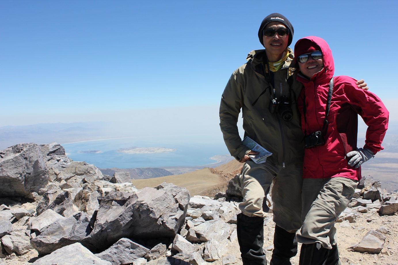 最佳拍檔 on Mt. Dana with Mono Lake in the background