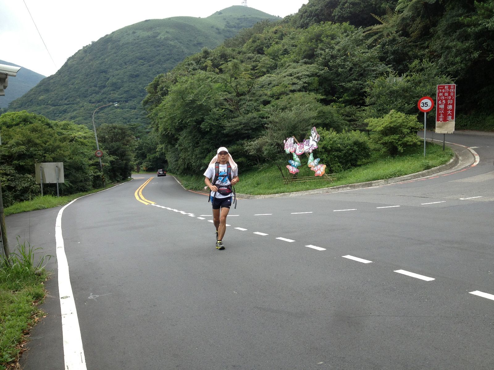小垃圾學長奔馳在巴拉卡公路上