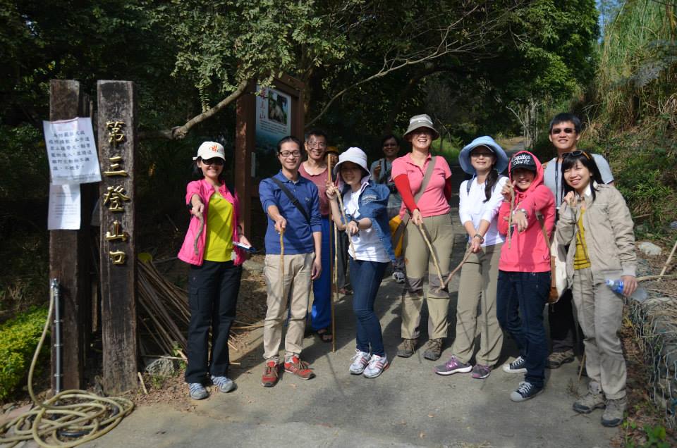 登山口出發合照, 感謝阿佑與心如特地從北部來參加南部分會的活動!
