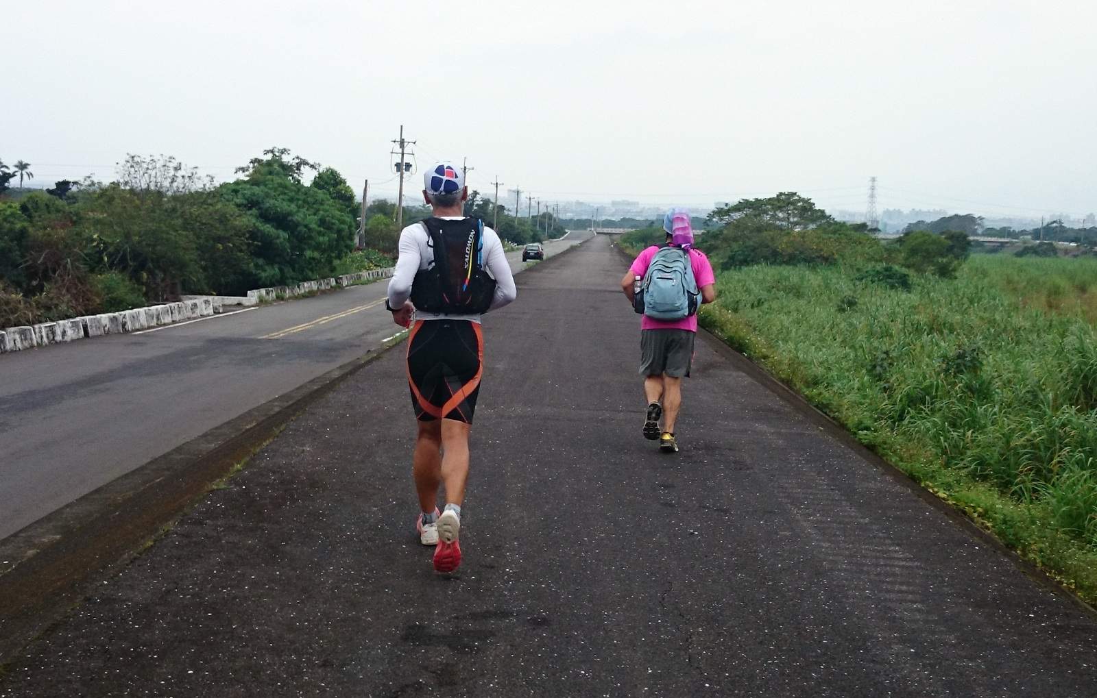 跑在小礁溪堤岸旁