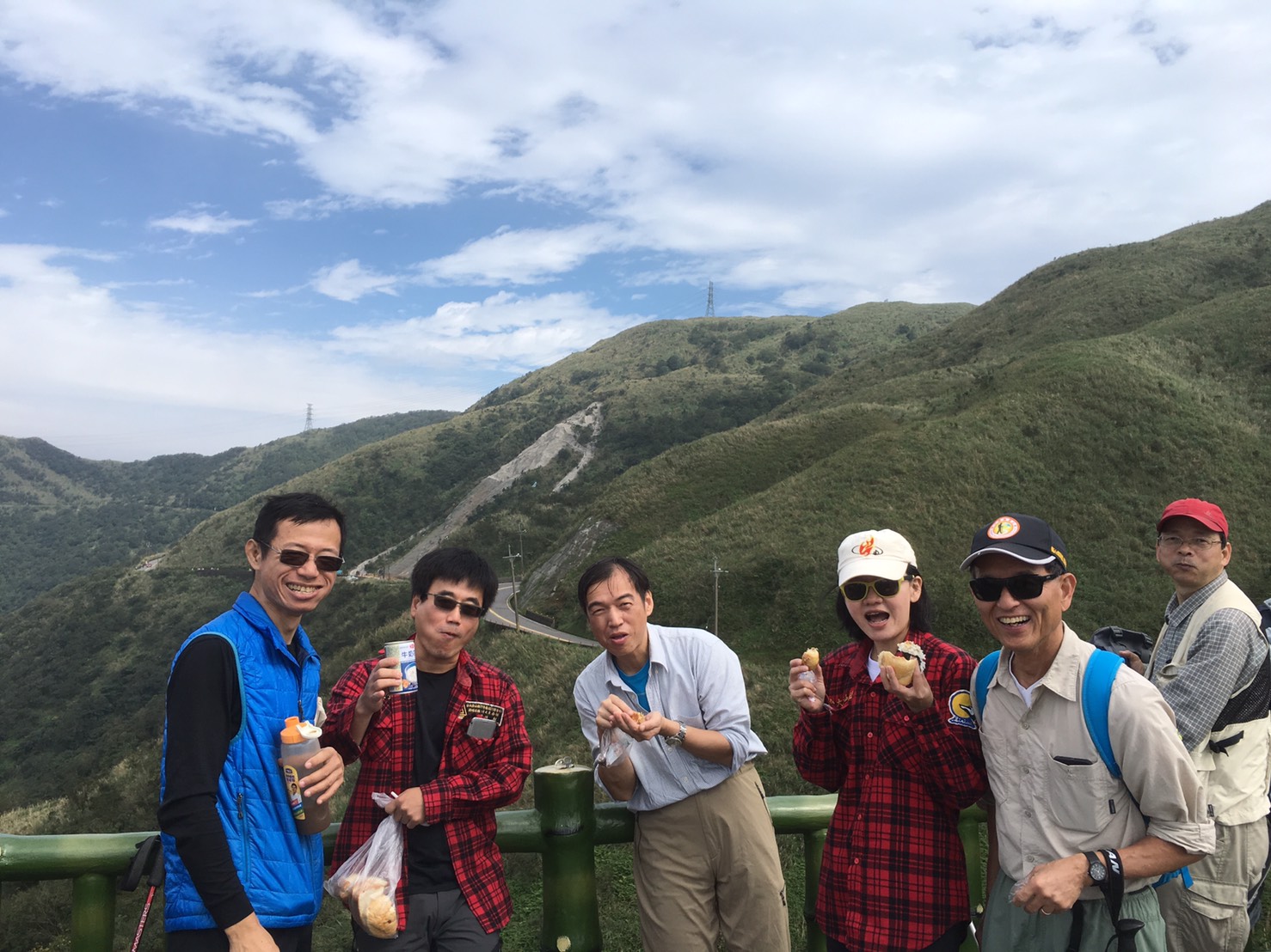 後面牡丹山, 有一片大崩壁