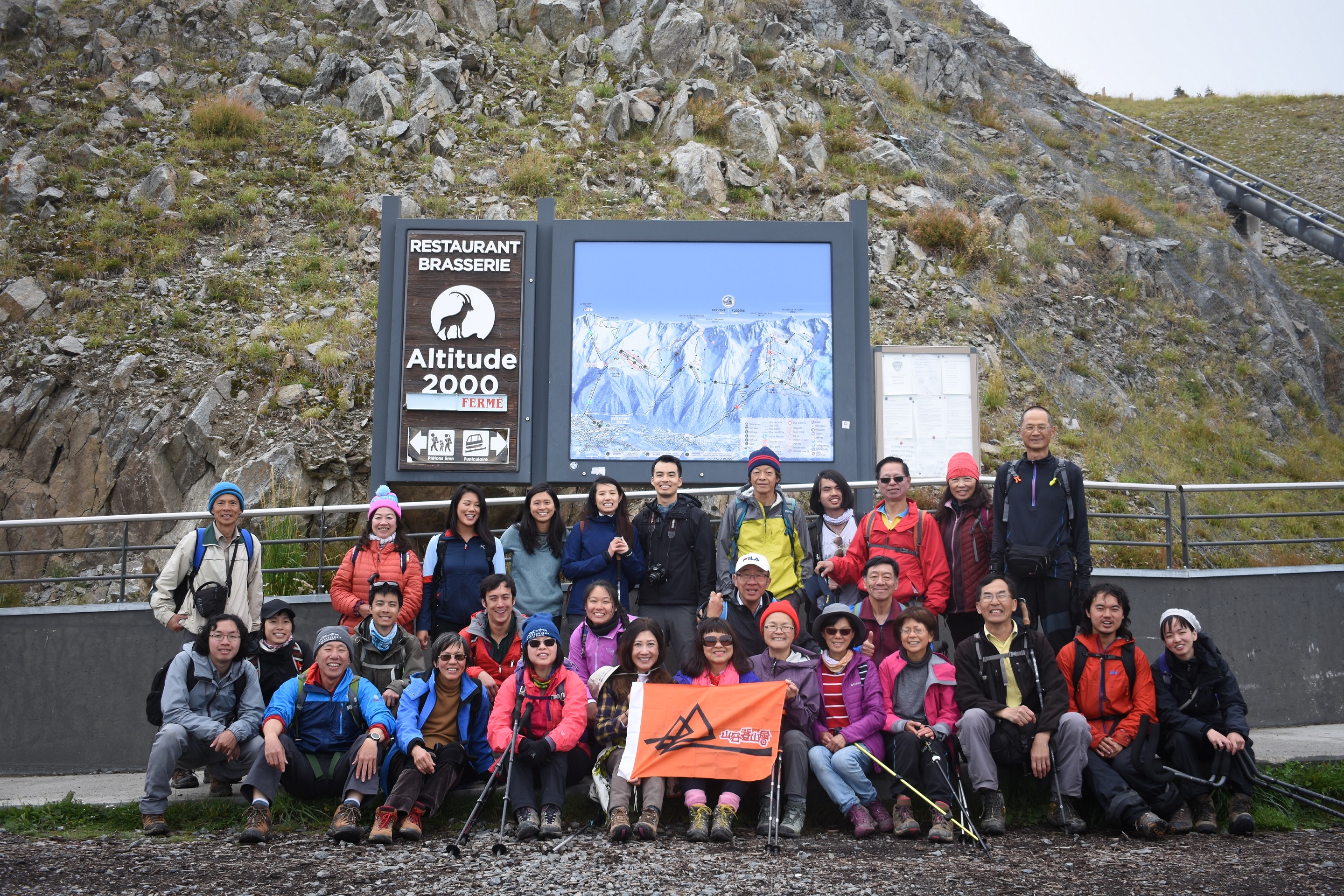 on the trail of Tour Du Mount Blanc (白朗峰環線), just did a very small section of it.