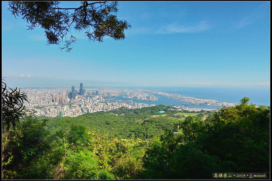 南壽山基點附近的好漢亭前, 是俯看市區、高雄港, 以及遠眺小琉球嶼、中央山脈等的的好地方.