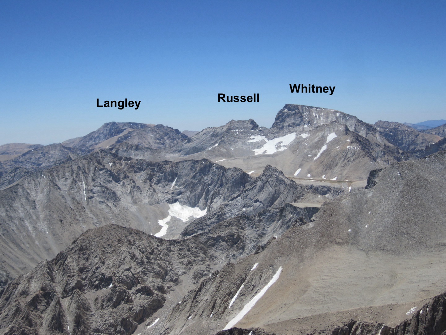 從 Mt. Williamson 山頂看 Langley 14,026 ft. Mt. Russell 14,088 ft. and Mt. Whitney 14,497 ft.