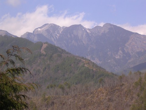 遠眺雪山