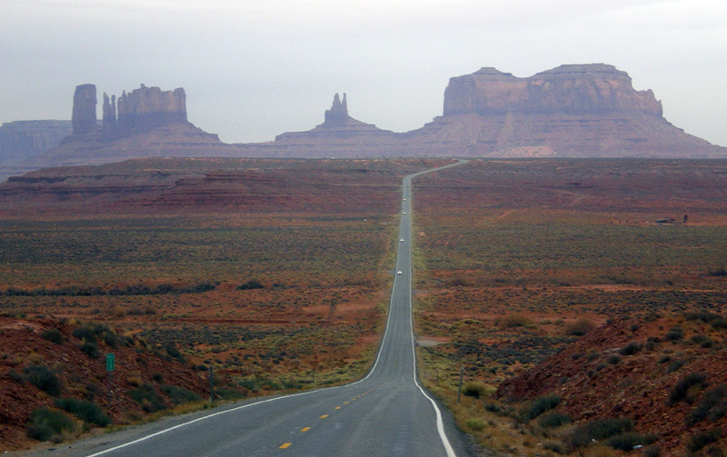 山雨欲來的大碑谷及163 景觀道路︰ Monument Valley, Navajo Tribal Park。