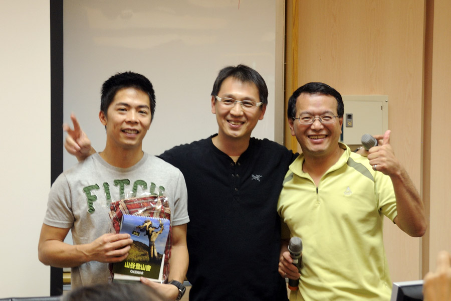 來賓林義傑演講結束，和理事長陳文祺＆活動組長Q合影