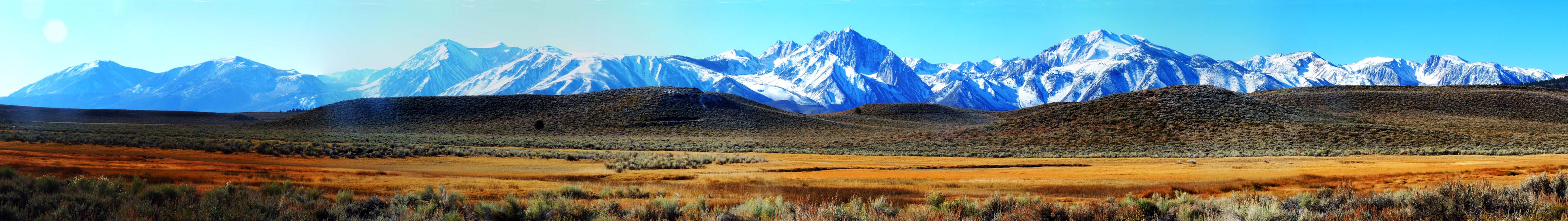 用Photoshop的photomerge作成八合一的“自歐文斯河谷西望雪山連峰圖”。最中央是3739米的莫理生山，其右是3603米的月桂山