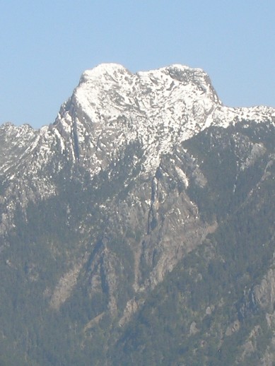僧帽泛白玉山東