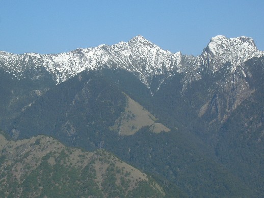 隔岸玉山已白首