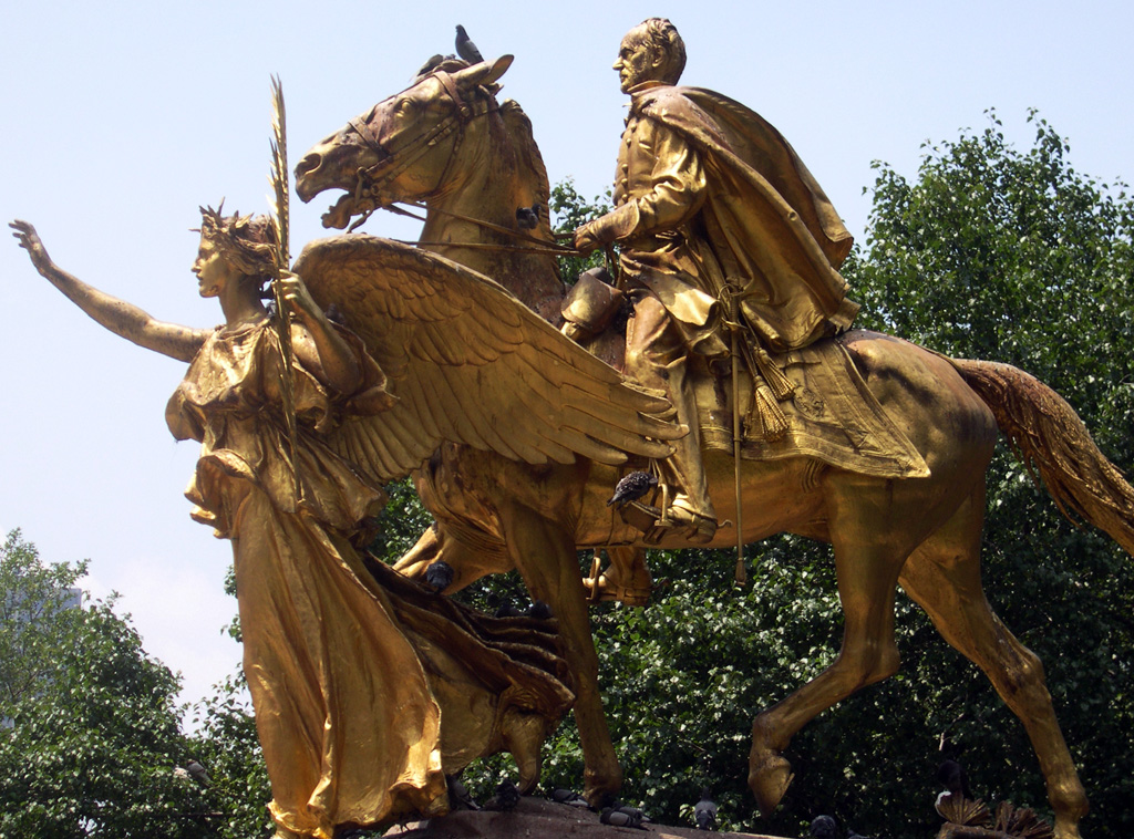 紐約中央公園口的薛爾曼將軍鎏金騎像。
