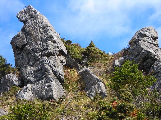 虎踞向陽鎮天際