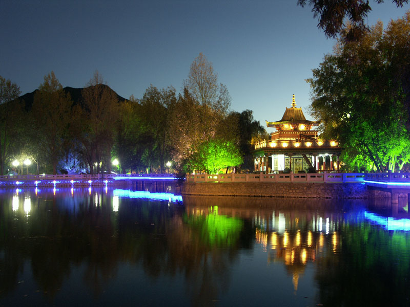 布達拉宮廣場旁公園