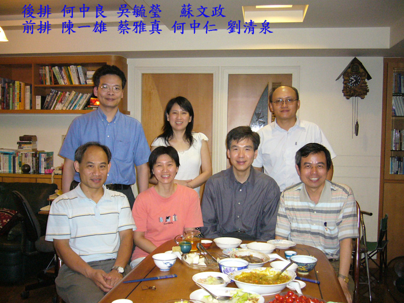 剛吃完飯，毓瑩就要趕飛機回台北了，沒能留下來多聊聊