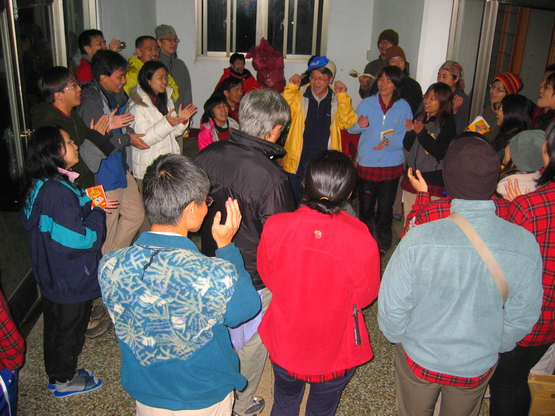 夜裡山歌唱不完，12點多了，還不熄燈；隔天司機先生跟我說：本來我們預計第二天早上5點一起起來唱司機歌，回報你們的（好家在，他們也爬不起來）