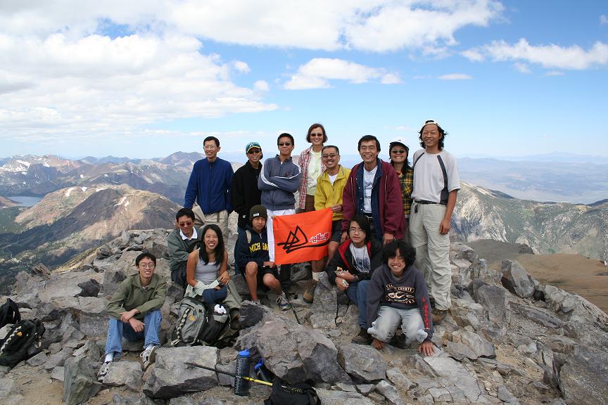 Mt. Dana (標高 3979 公尺) 為 Yosemite 國家公園第二高峰. 第一批登上Mt. Dana 的多為伙伴的下一代