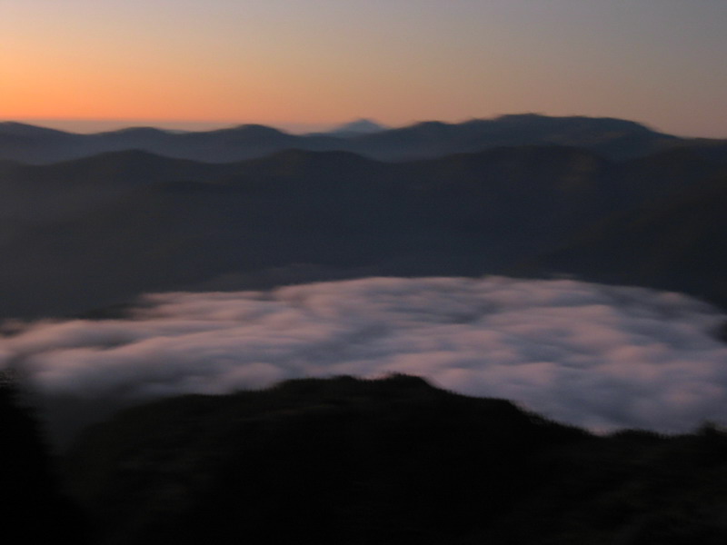 晨曦與山雲