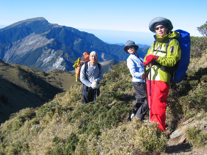 近看塔關山頭