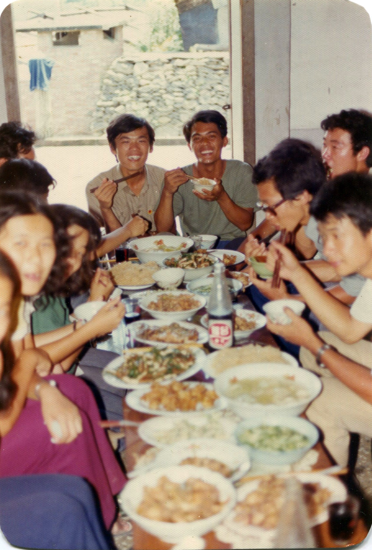 台大登山社1974年高雄縣茂林鄉山地服務受到的豐盛款待