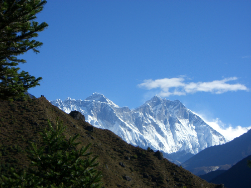 Everest and Lhotse, Mount Everest hiding behind Lhotse and Nuptse ridge