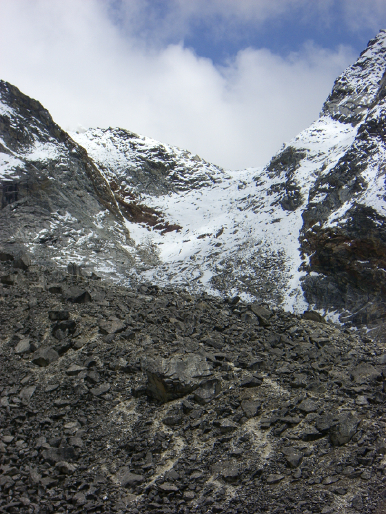Looking back up towards Chola Pass / en route to Thagnak / 05 27